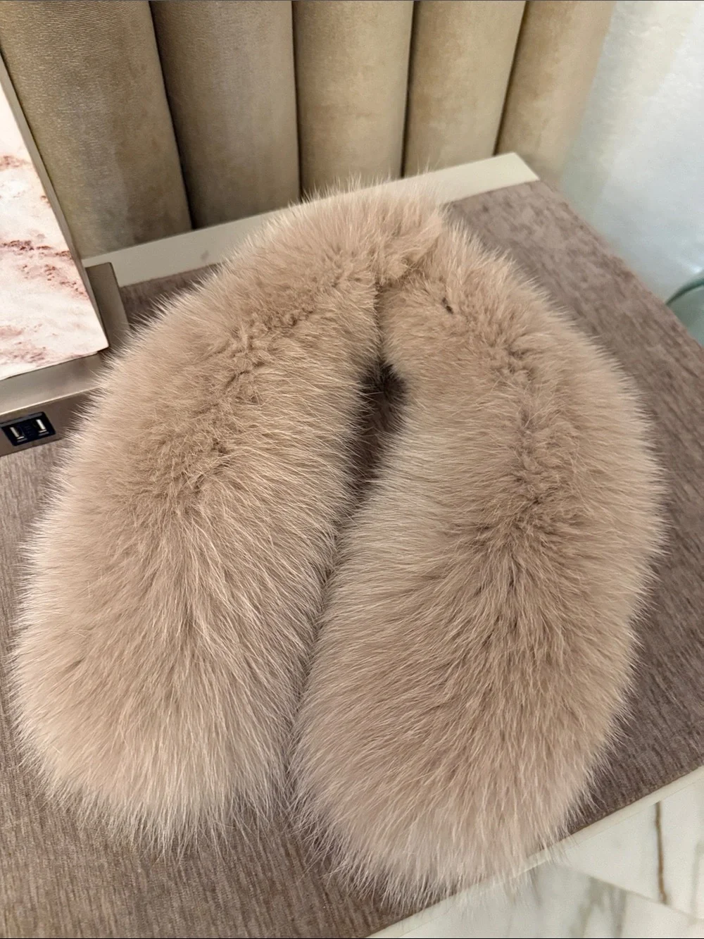 Saga furs thick pelts clip on collar